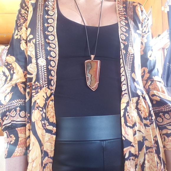 Black & Gold Robe - Picture 4 of 4